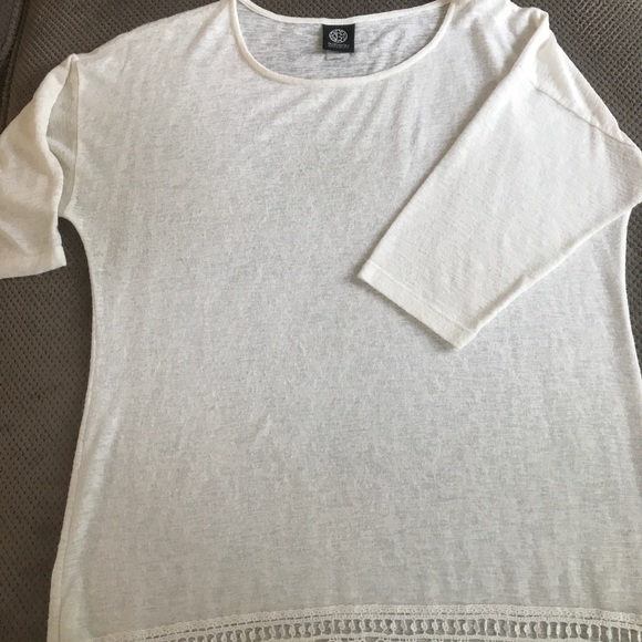 Misses 1X lightweight knit tunic top with lace - Picture 2 of 5